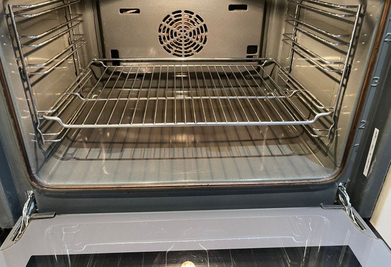 Detailed Oven Cleaning Service